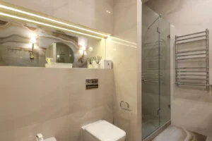 Moderne badkamer renovatie — prijs en afwerking