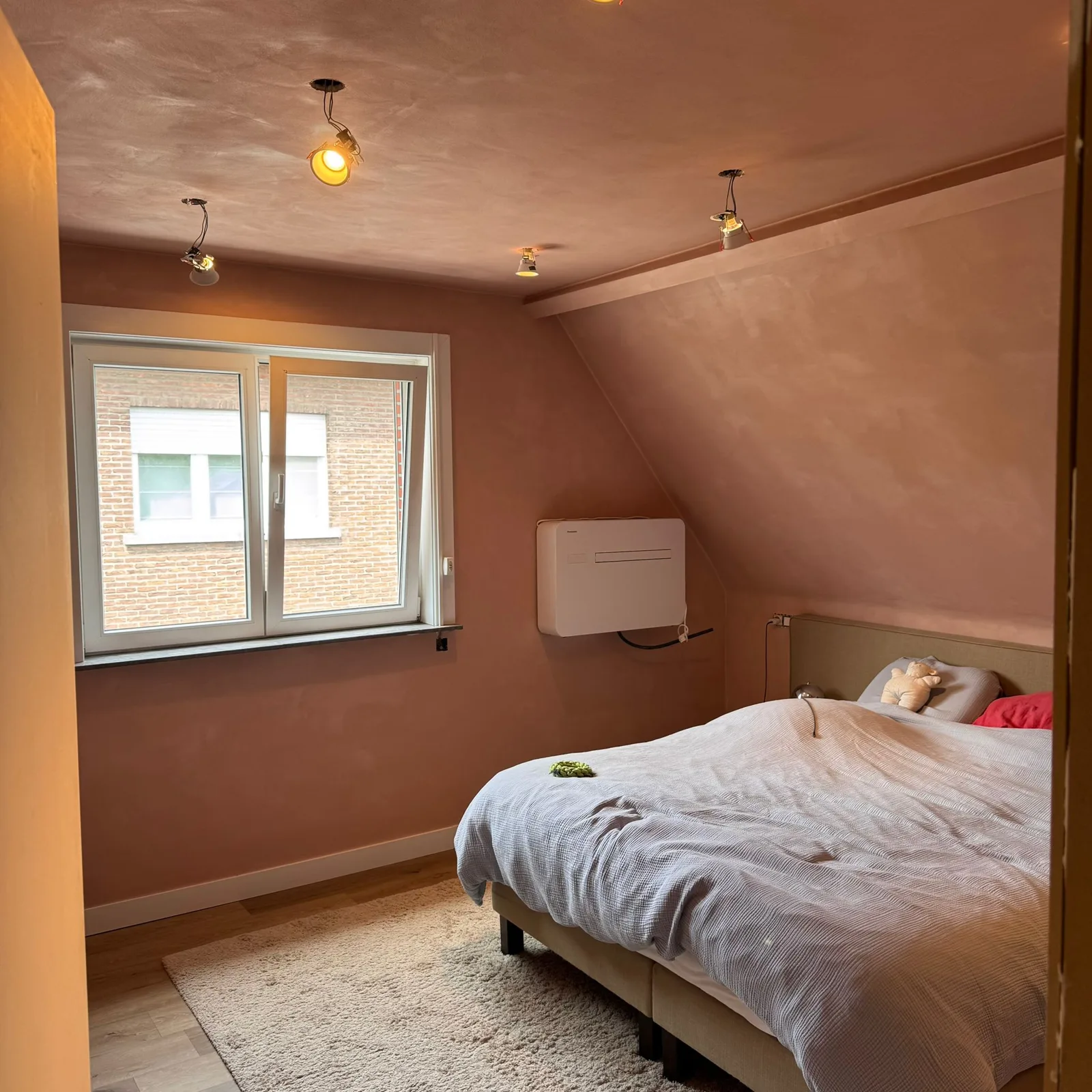 slaapkamer met mortex afwerking