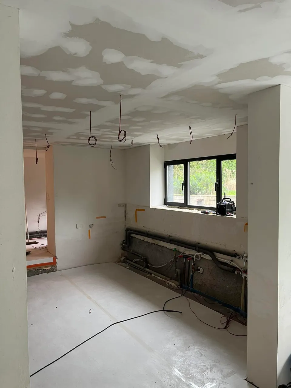 Kamer strak geschilderd na binnenschilderwerk